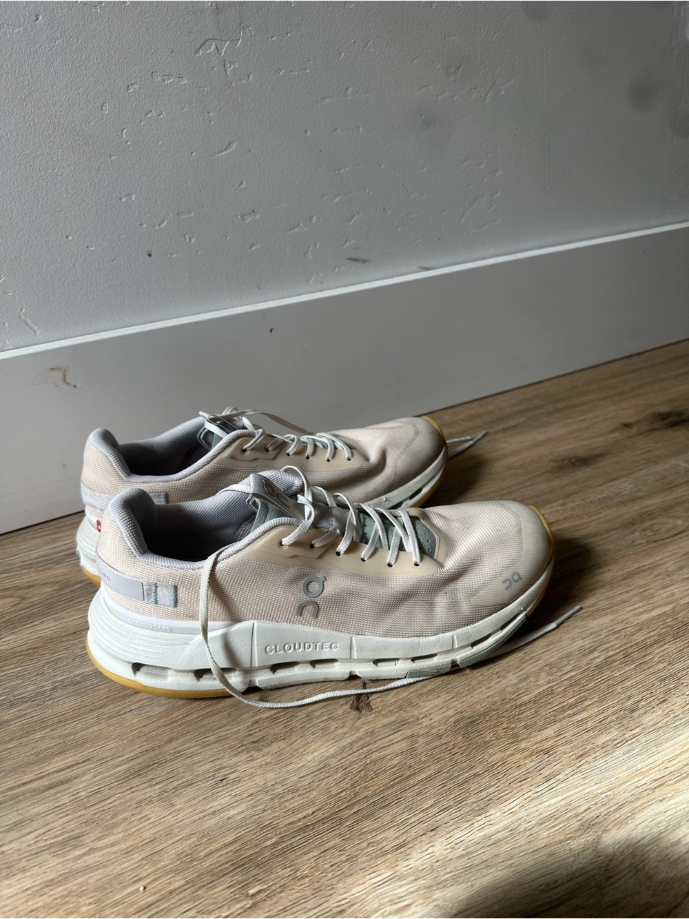 On Running Men’s Cloudsurfer Off-White/Tan Athletic Sneakers